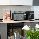 Maria - Modern With Parking And Workspace *