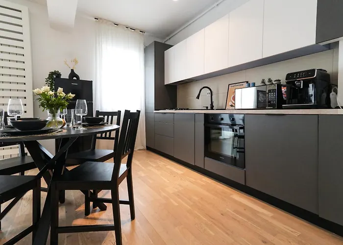 Maria - Modern With Parking And Workspace