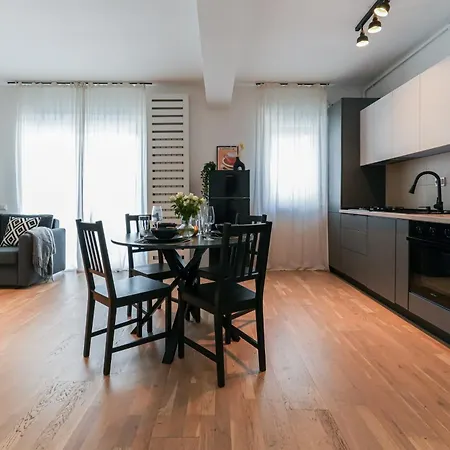 Maria - Modern With Parking And Workspace *