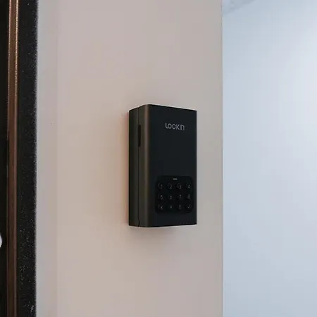 Maria - Modern With Parking And Workspace