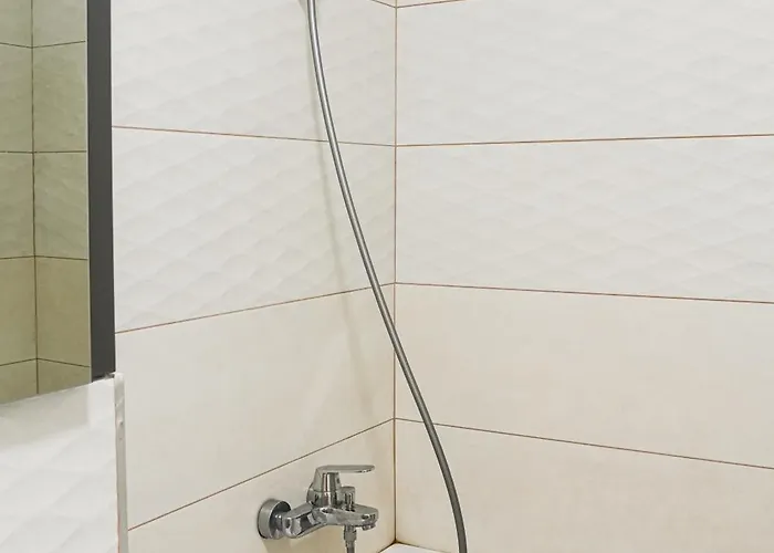 Maria - Modern With Parking And Workspace