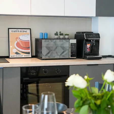 Maria - Modern With Parking And Workspace *